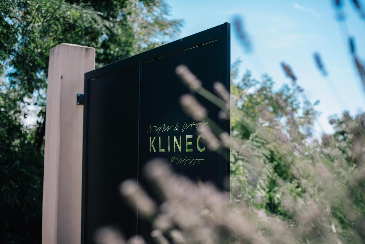 Klinec Plesivo Art Rooms Dobrovo Exterior photo
